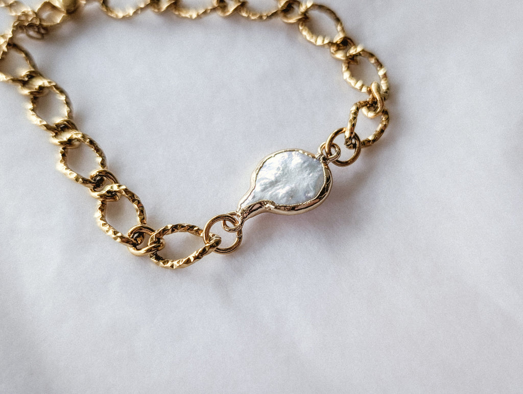 Pearlescent - statement bracelet